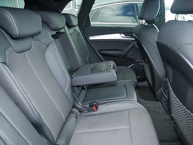 Audi Q5 view 7