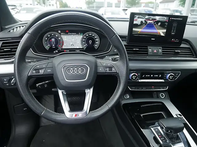 Audi Q5 view 5