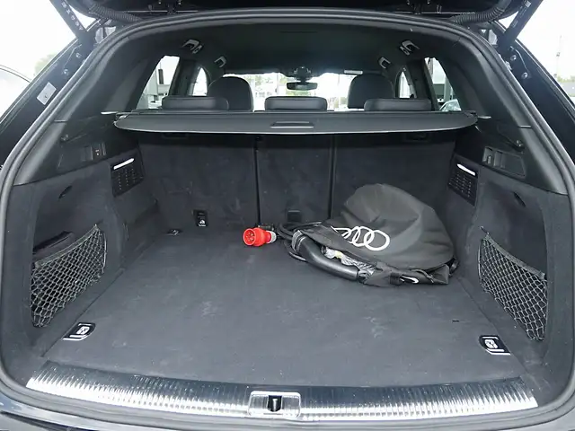 Audi Q5 view 11