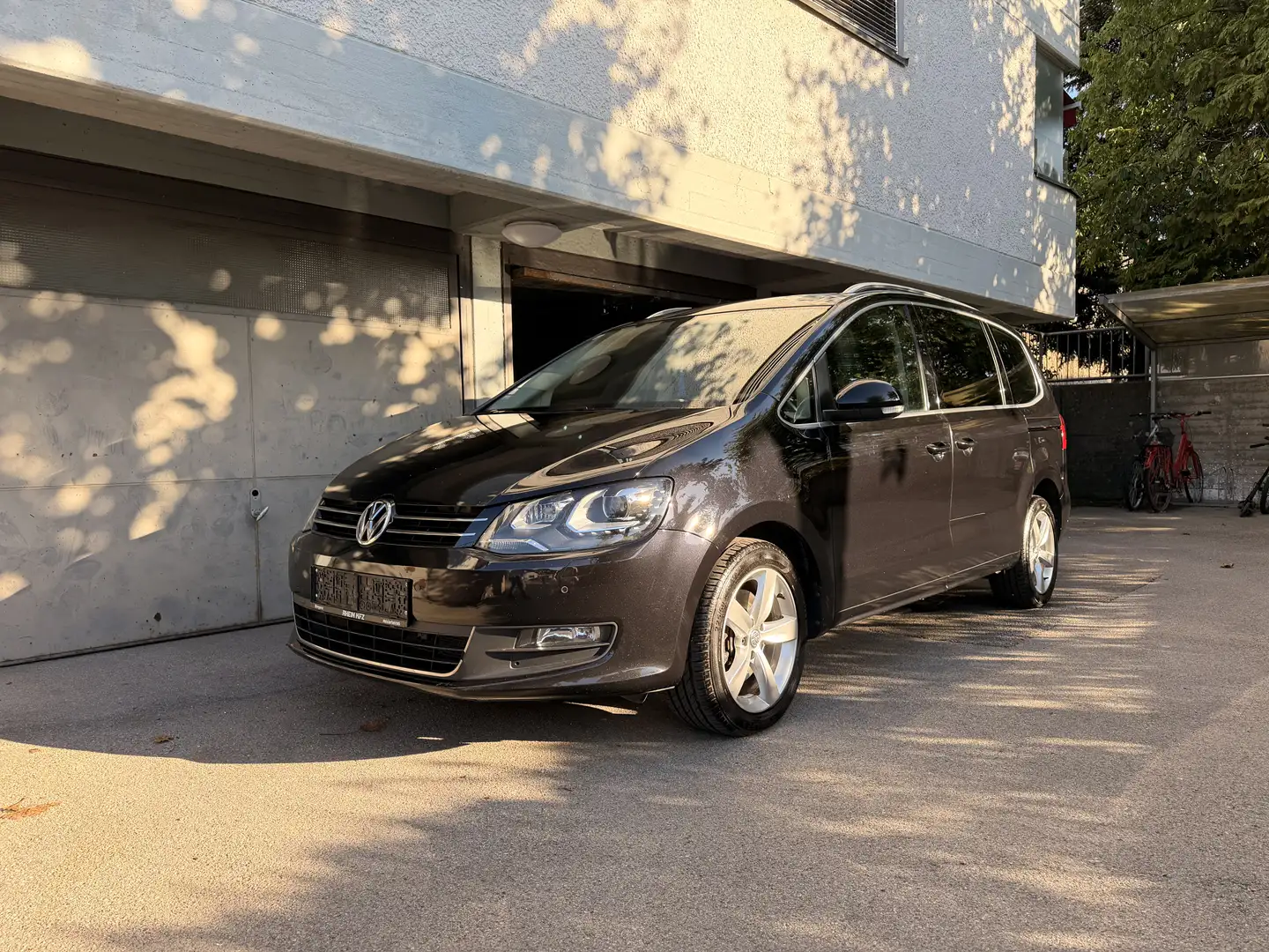 Volkswagen Sharan Comfortline BMT 2,0 TDI DSG Schwarz - 1