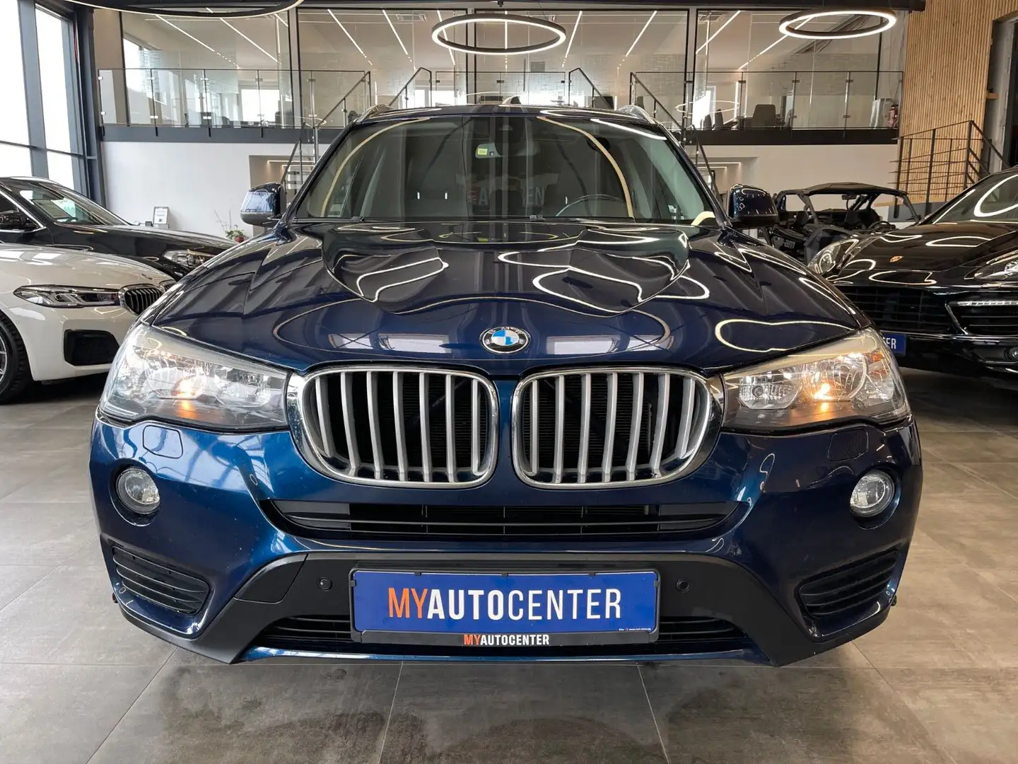 BMW X3 xDrive 30d *PANO*NAVI*SHZ*LEDER* Синій - 2