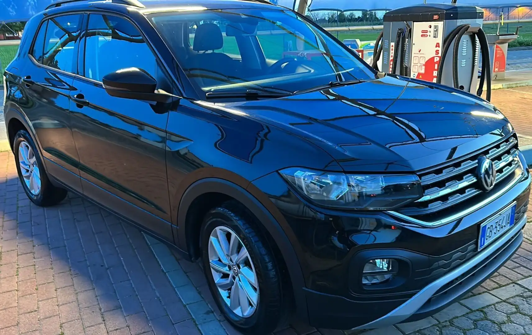 Volkswagen T-Cross 1.0 TSI 115 CV DSG Advanced BMT Schwarz - 2