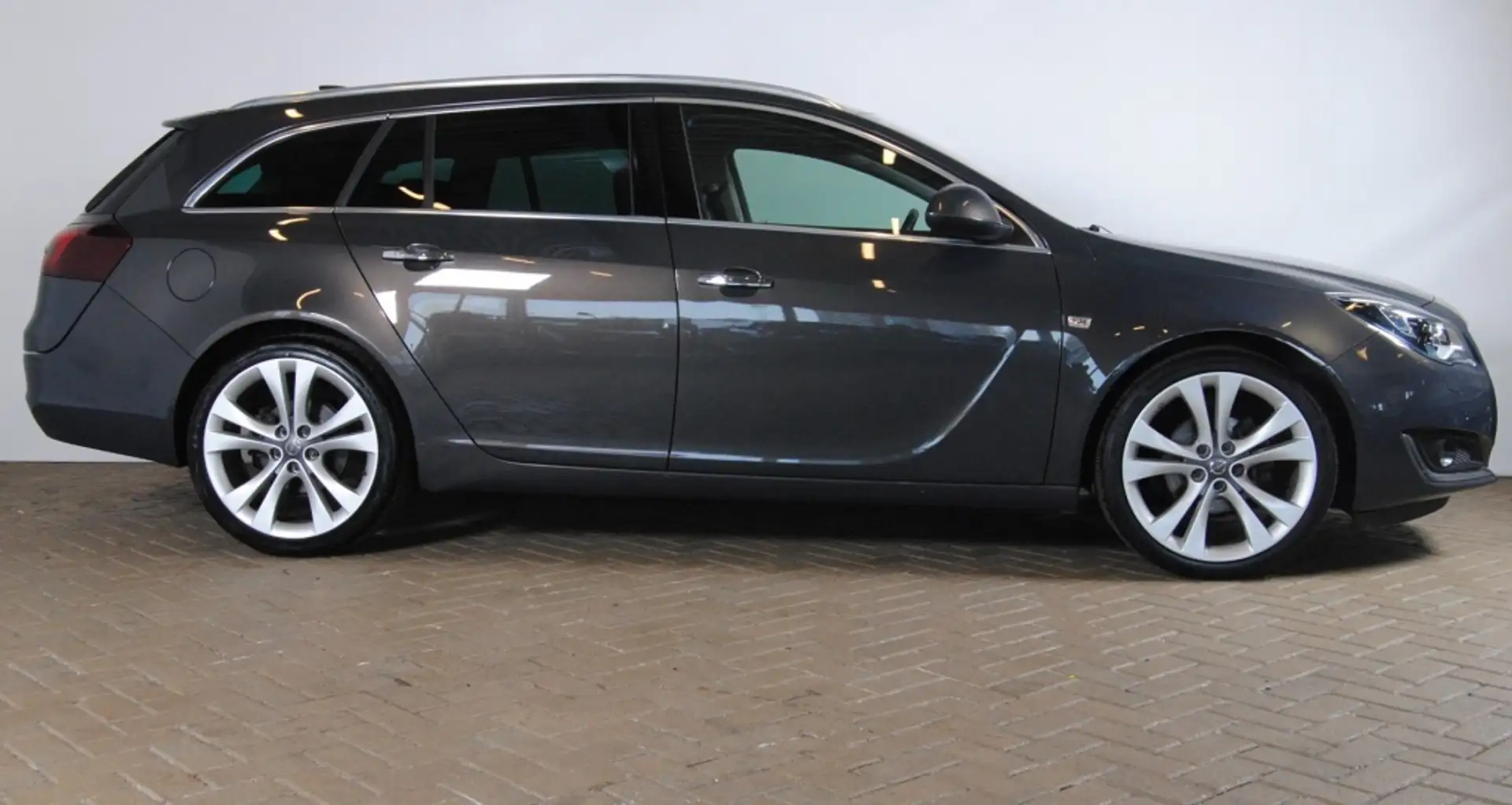 Opel Insignia Sports Tourer | 1.6 CDTI EF Bus. Ex. Grijs - 2