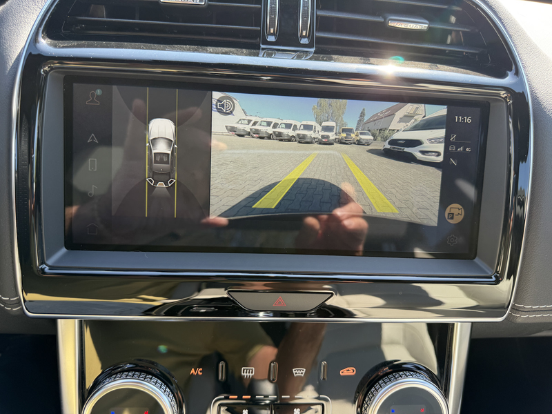 Jaguar XE R-Dynamic Black Navi Kamera LED EGSHD SHA Temp Alu — photo 9