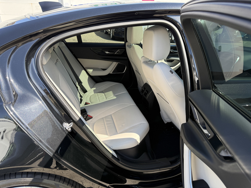 Jaguar XE R-Dynamic Black Navi Kamera LED EGSHD SHA Temp Alu — photo 13