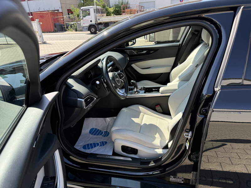 Jaguar XE R-Dynamic Black Navi Kamera LED EGSHD SHA Temp Alu — photo 10
