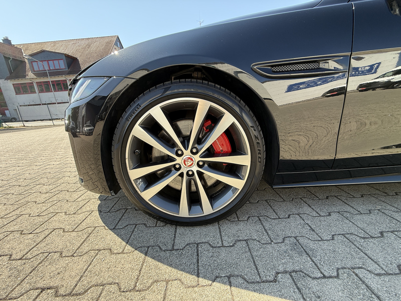 Jaguar XE R-Dynamic Black Navi Kamera LED EGSHD SHA Temp Alu — photo 15