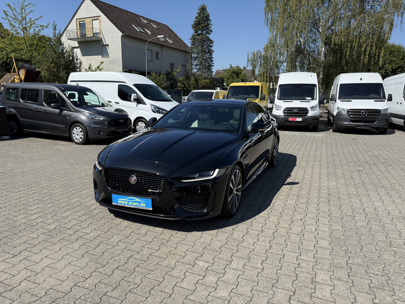 Jaguar XE R-Dynamic Black Navi Kamera LED EGSHD SHA Temp Alu