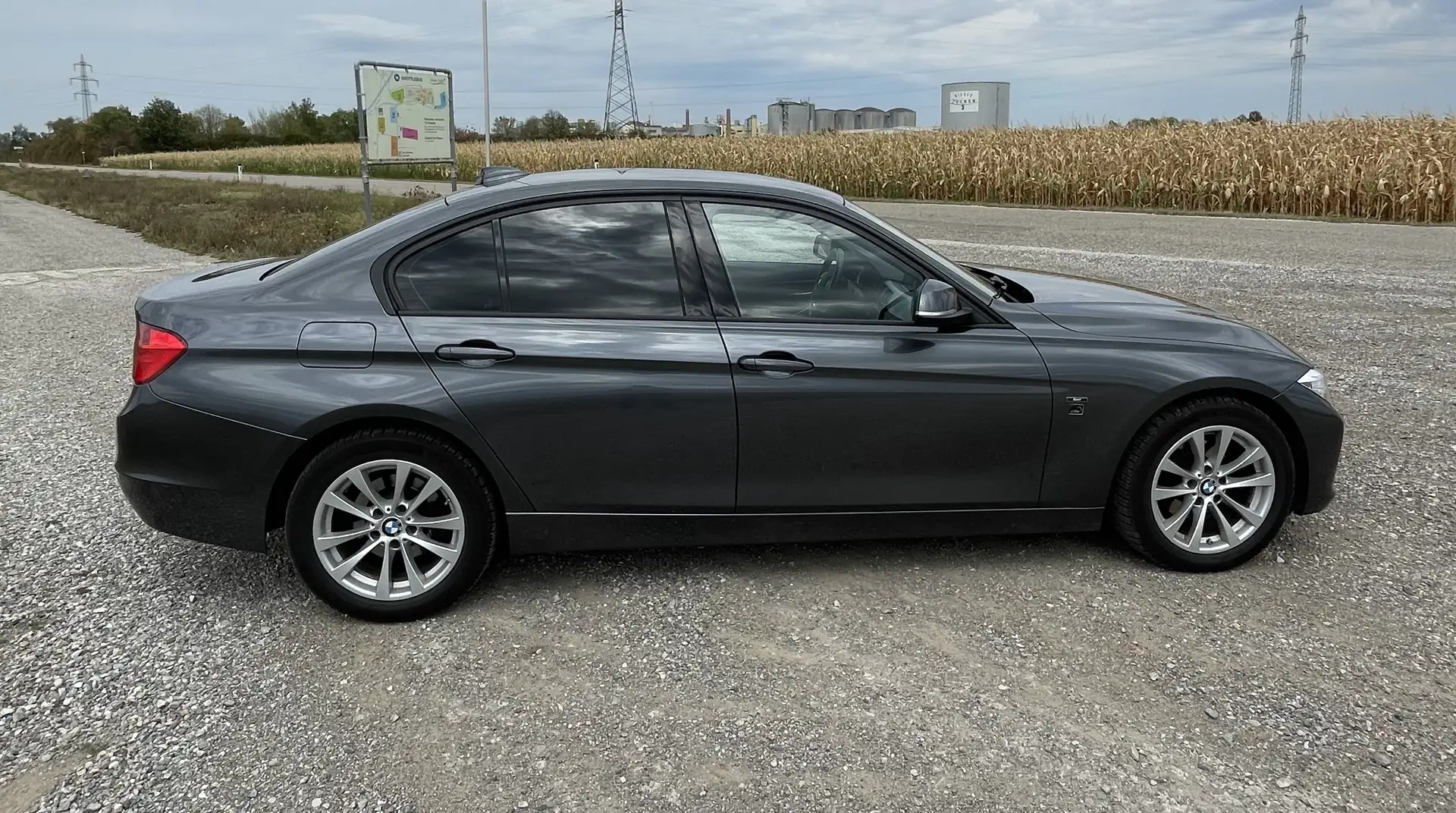 BMW 318 318d xDrive Österreich-Paket - 1
