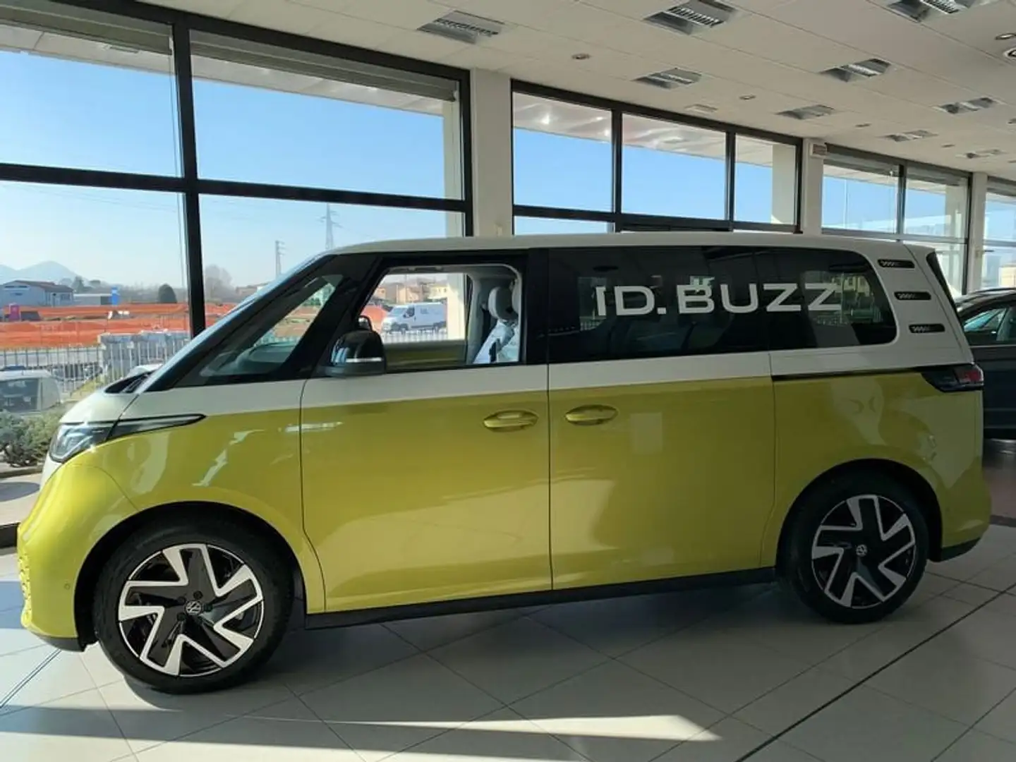 Volkswagen ID. Buzz Pro+ Žlutá - 2