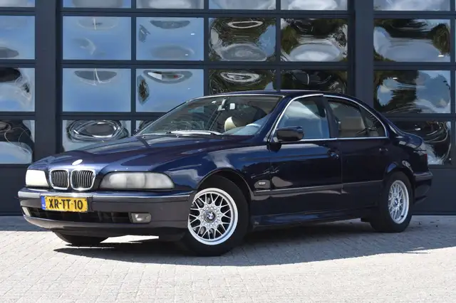 BMW 523