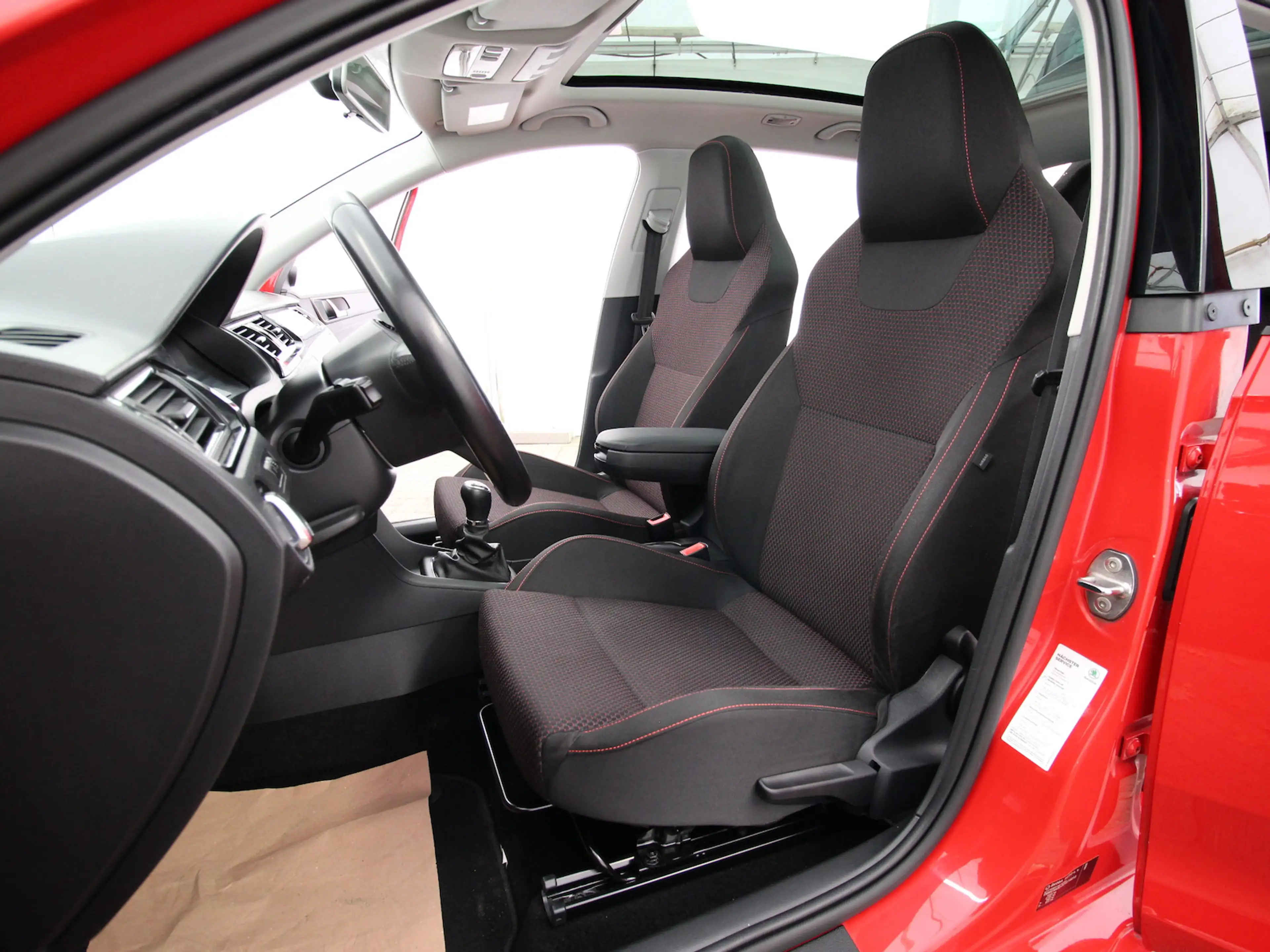 Skoda Rapid/Spaceback 1.2 TSI Spaceback Style Plus XENON+PANO — photo 10