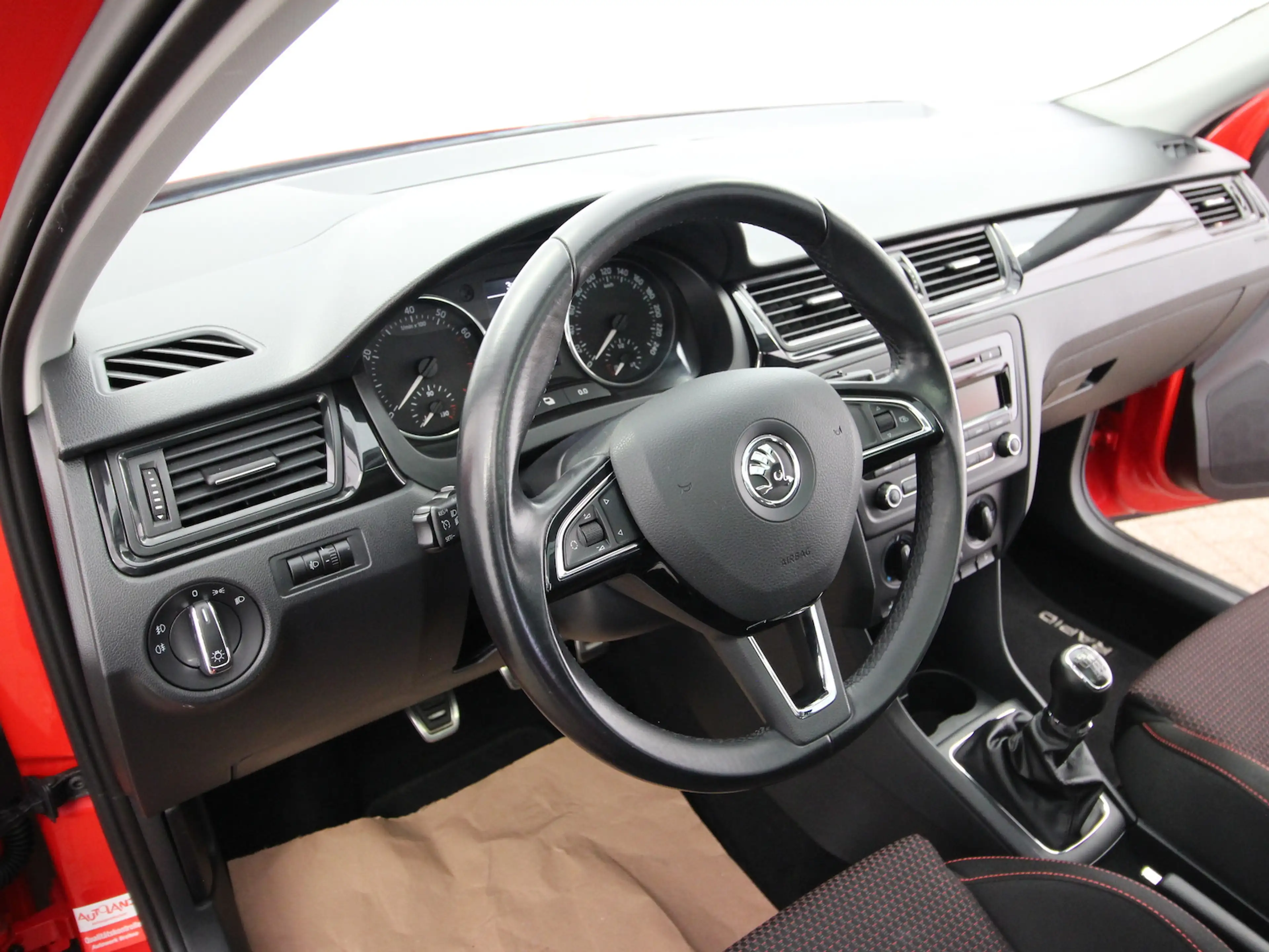 Skoda Rapid/Spaceback 1.2 TSI Spaceback Style Plus XENON+PANO — photo 9