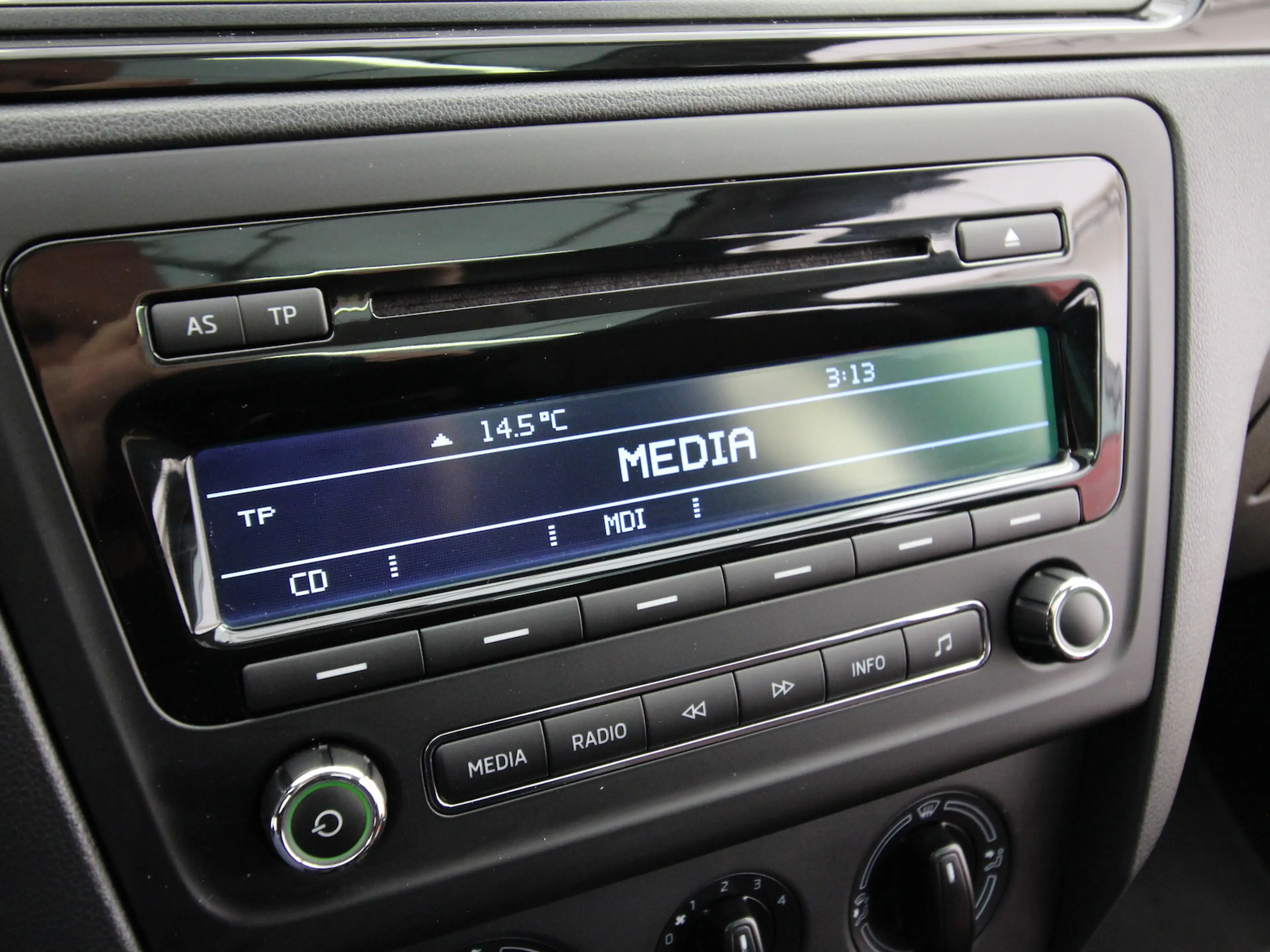 Skoda Rapid/Spaceback 1.2 TSI Spaceback Style Plus XENON+PANO — photo 15