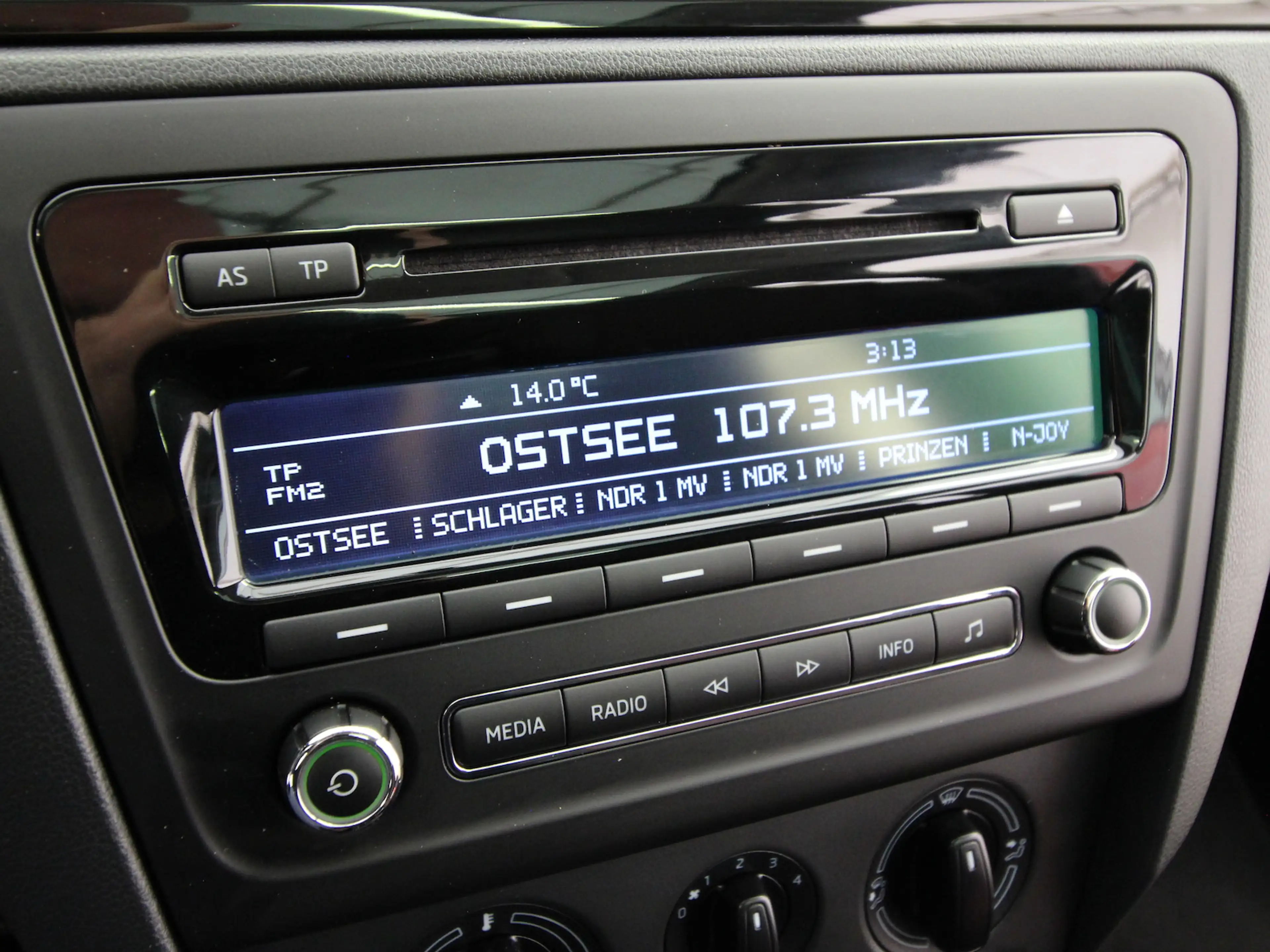Skoda Rapid/Spaceback 1.2 TSI Spaceback Style Plus XENON+PANO — photo 14