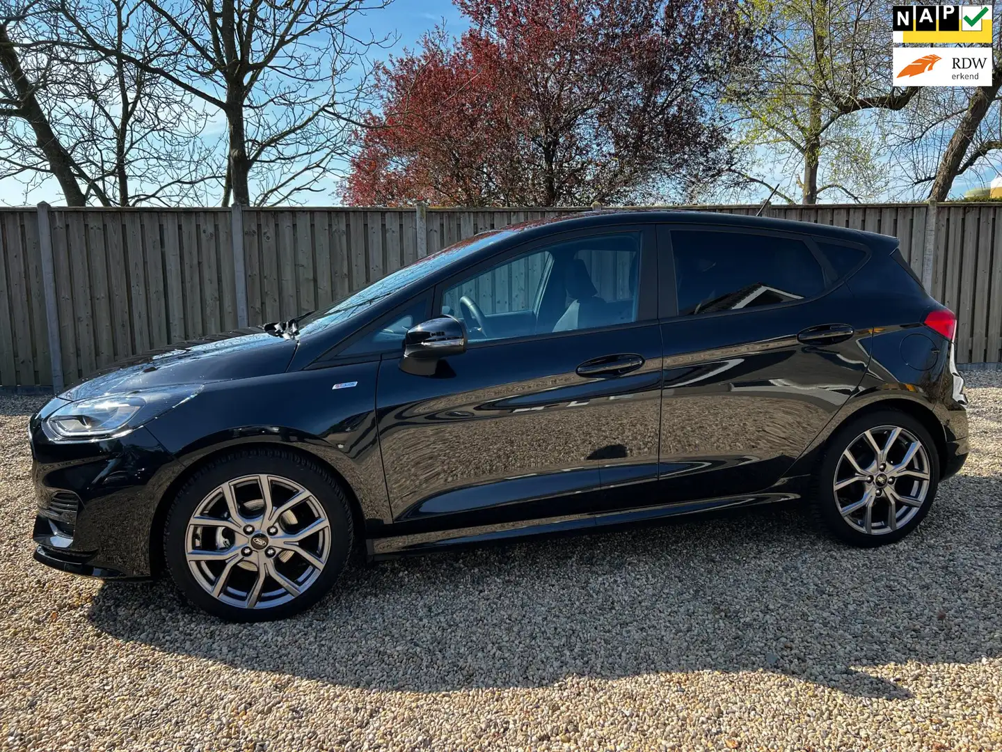 Ford Fiesta 1.0 EcoBoost ST-Line Navigatie & Camera & Winterpa Zwart - 1