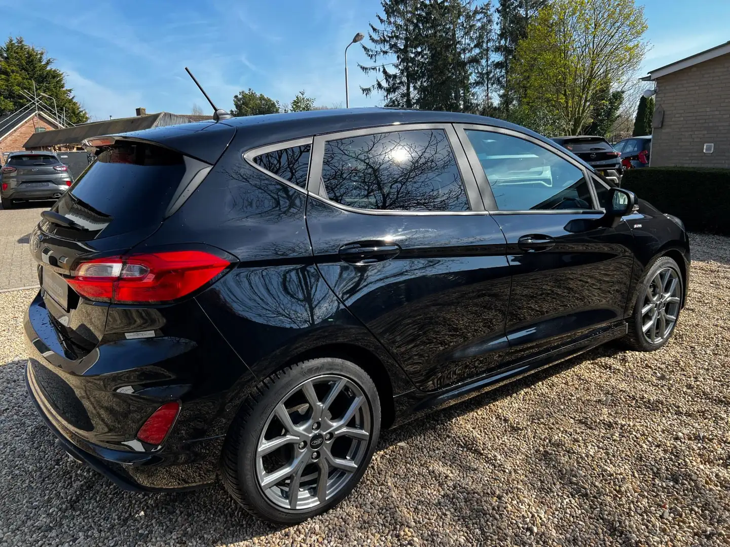 Ford Fiesta 1.0 EcoBoost ST-Line Navigatie & Camera & Winterpa Zwart - 2