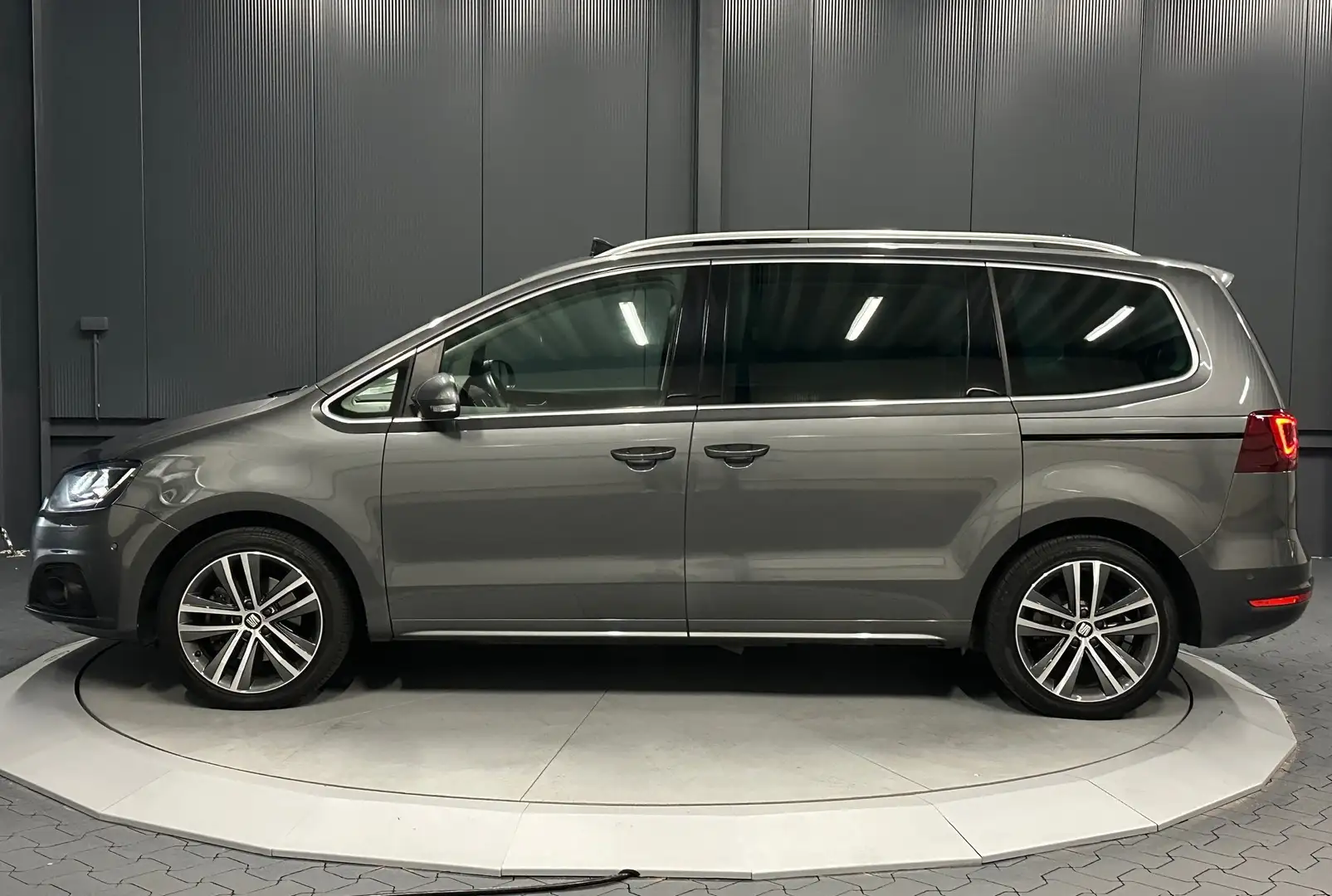 SEAT Alhambra FR-Line *7-SITZ*PANORAMA*el.TÜRE*MASSAGE*AHK* Šedá - 2