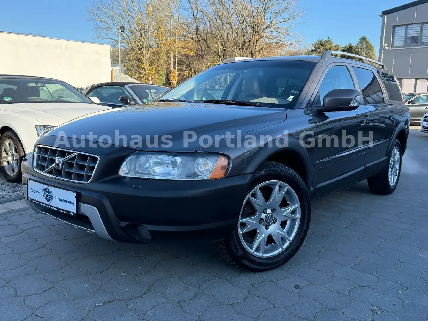 Volvo XC70 2.4 D5 AWD Edition/Standhzg/SHZ/Leder/Tempo Braun - 2