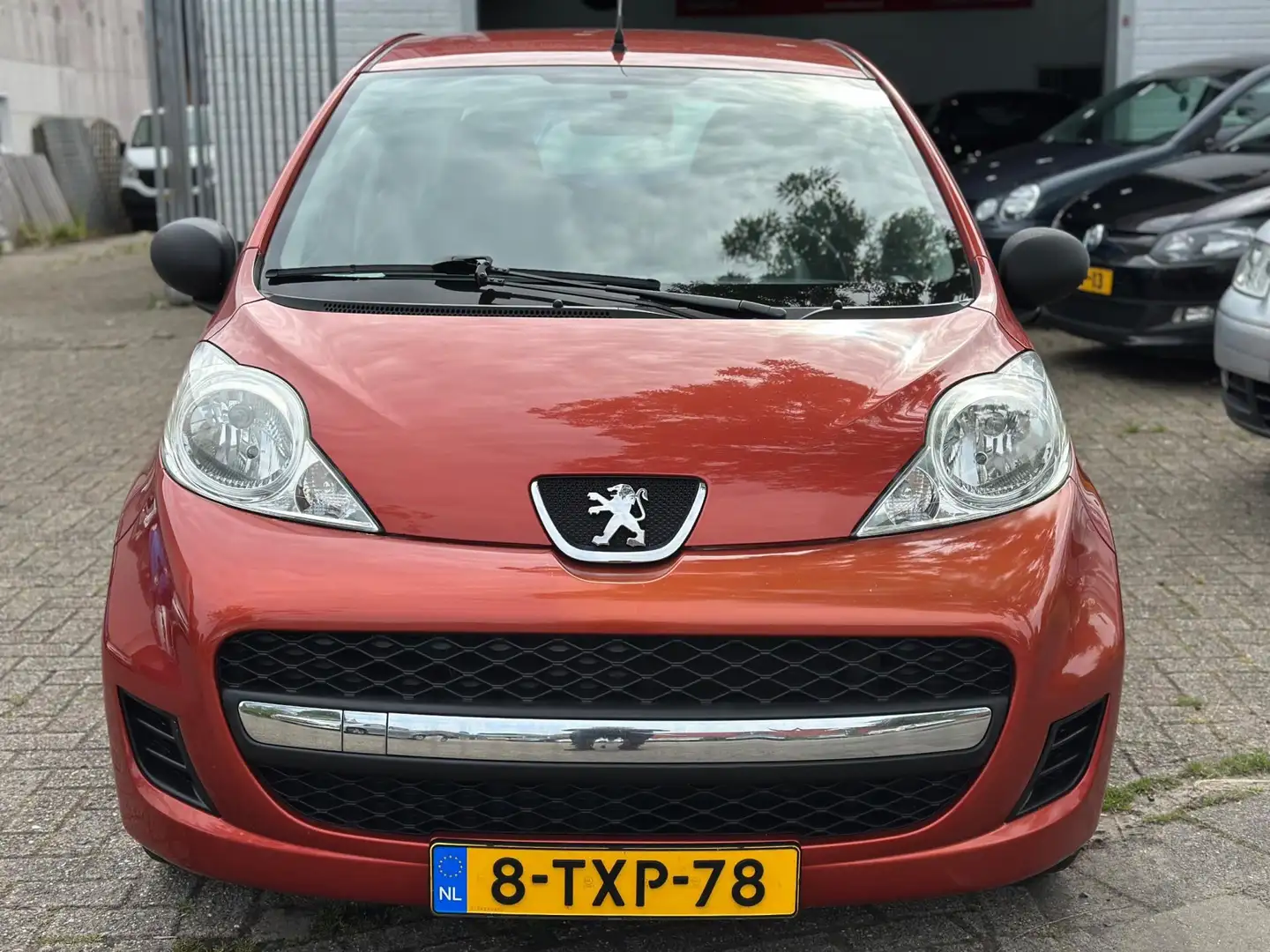 Peugeot 107 1.0-12V XR Nieuwe APK BJ: 2009 Brun - 2