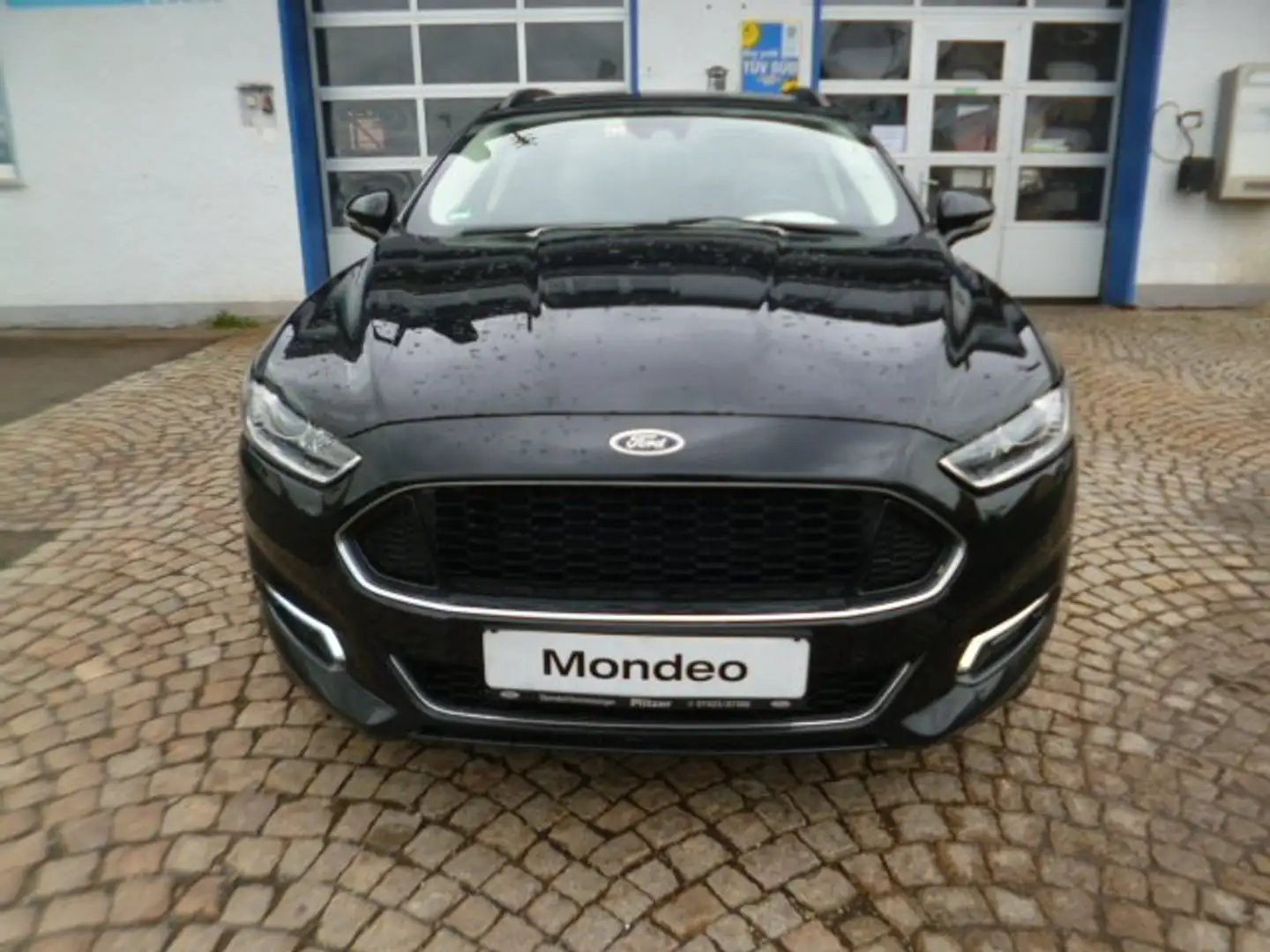 Ford Mondeo ST-Line crna - 2