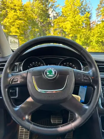 Skoda Superb view 13