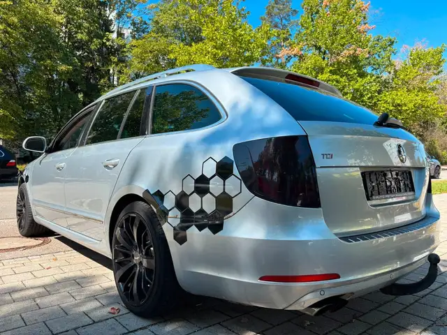 Skoda Superb view 3