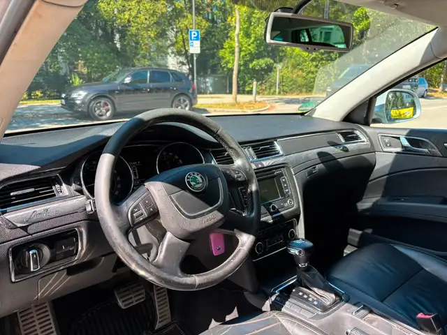 Skoda Superb view 11