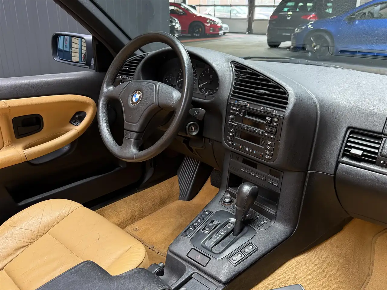 BMW 318 Cabrio 318i Aut Uniek! | 66DKM | Vol optie | High, foto 10