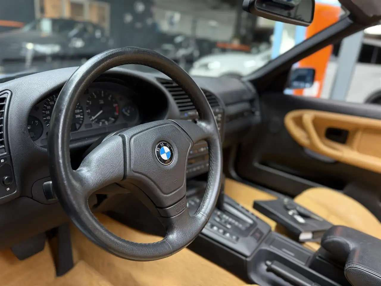 BMW 318 Cabrio 318i Aut Uniek! | 66DKM | Vol optie | High, foto 5