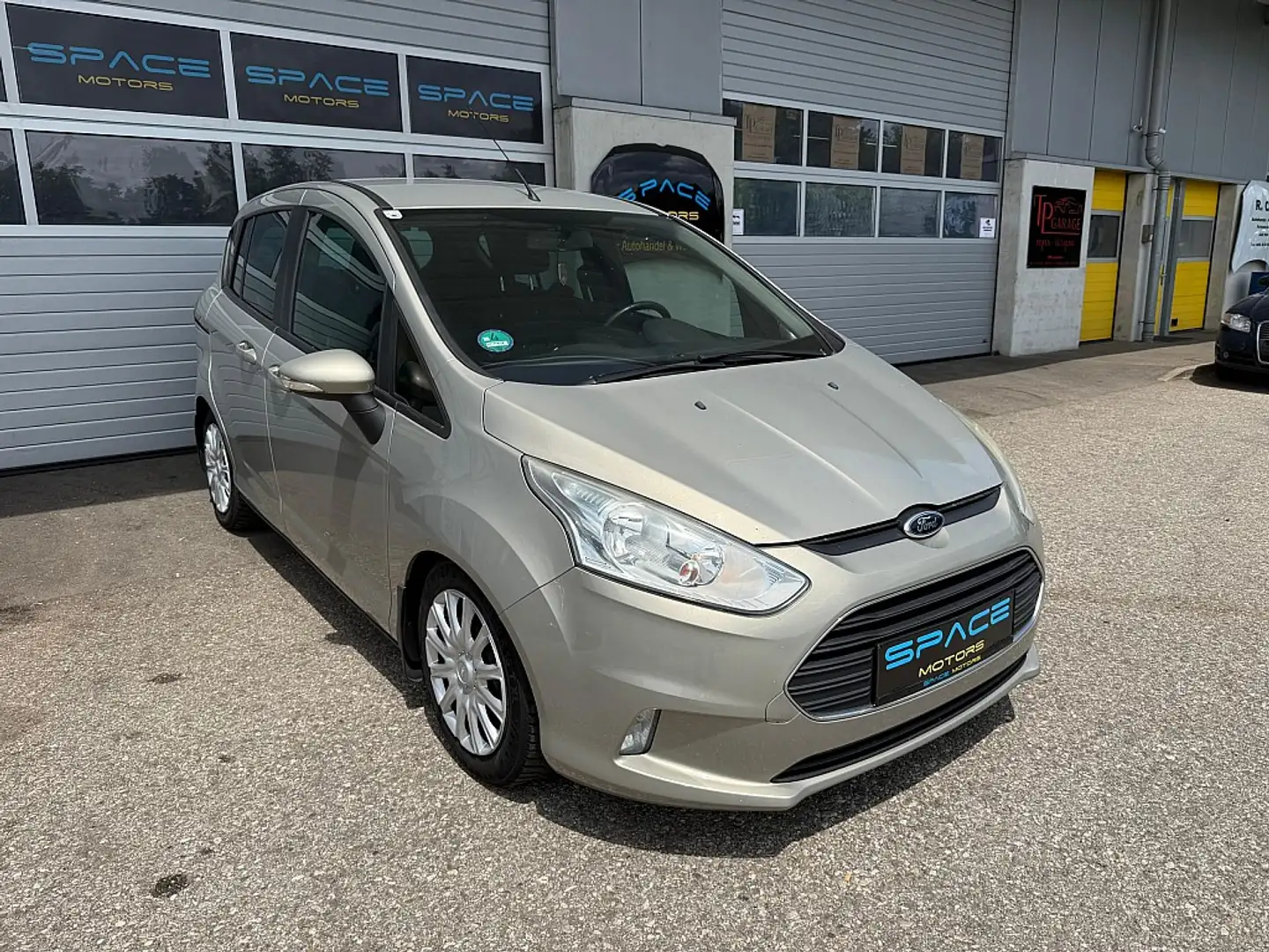 Ford B-Max B-MAX Trend 1,5 Duratorq TDCi Grijs - 1