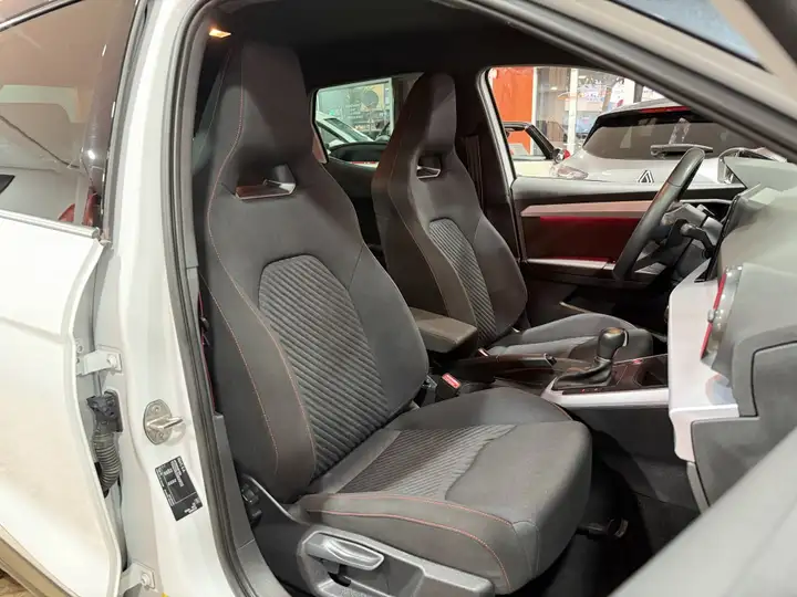 SEAT Arona 2025, foto 13