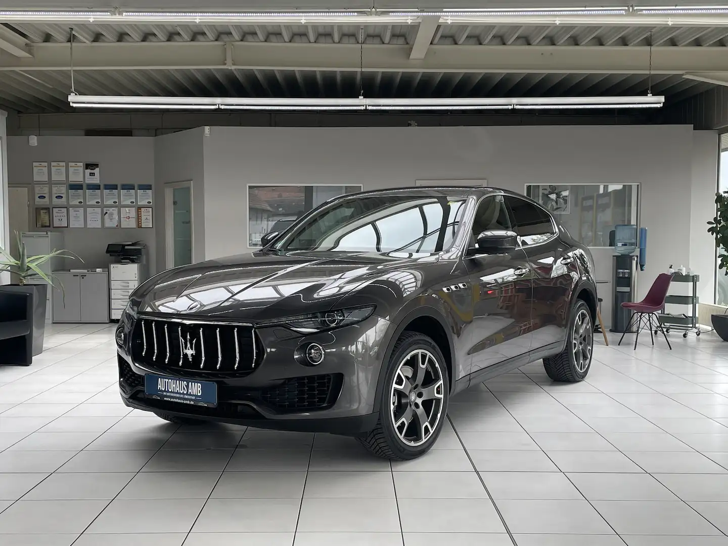 Maserati Levante 3.0 D Aut. 4x4 Leder Navi Kamera GRA LED Grau - 1