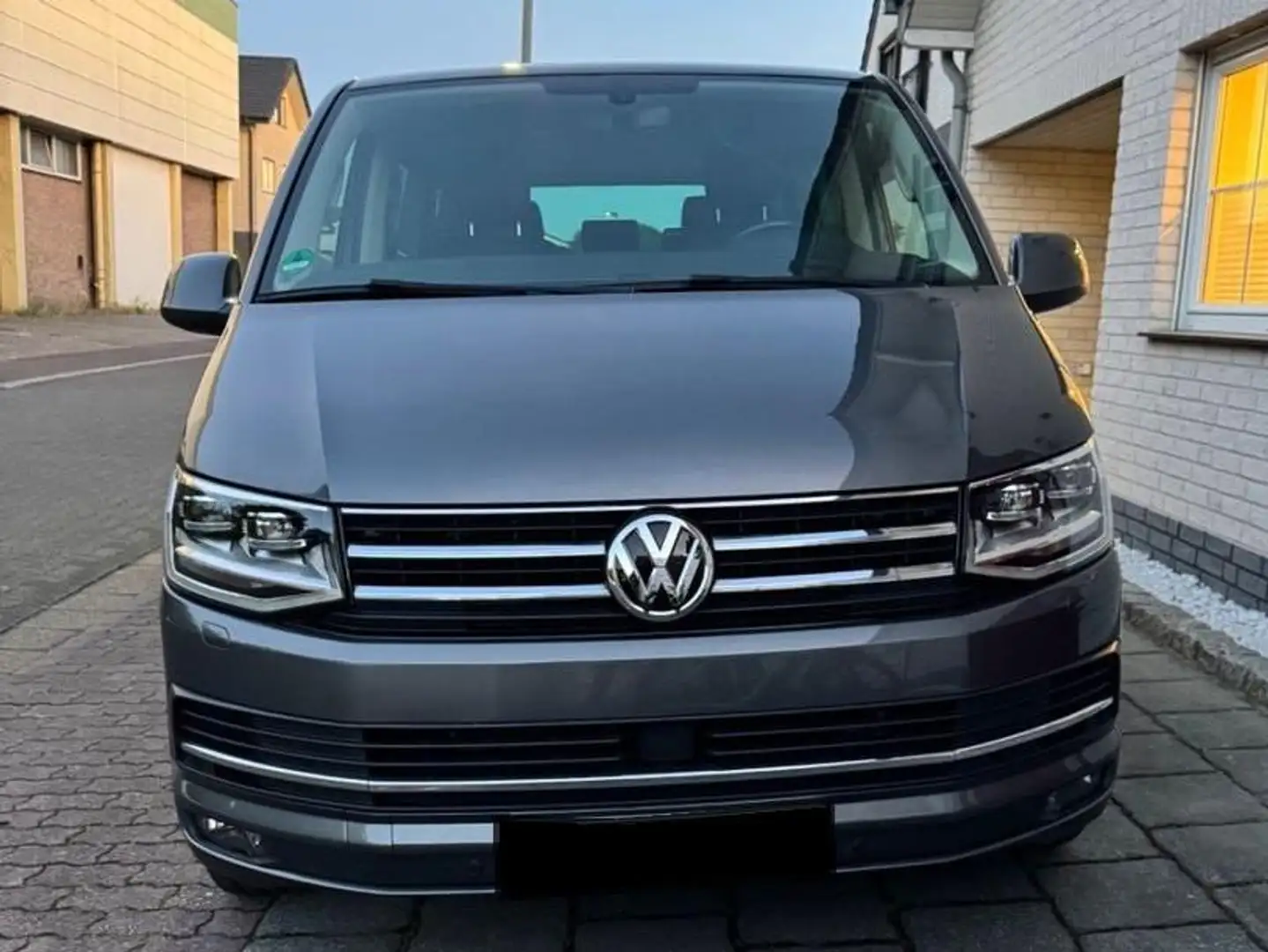 Volkswagen T6 Multivan Multivan Highline 2,0 TDI BMT DSG Highline Grau - 2