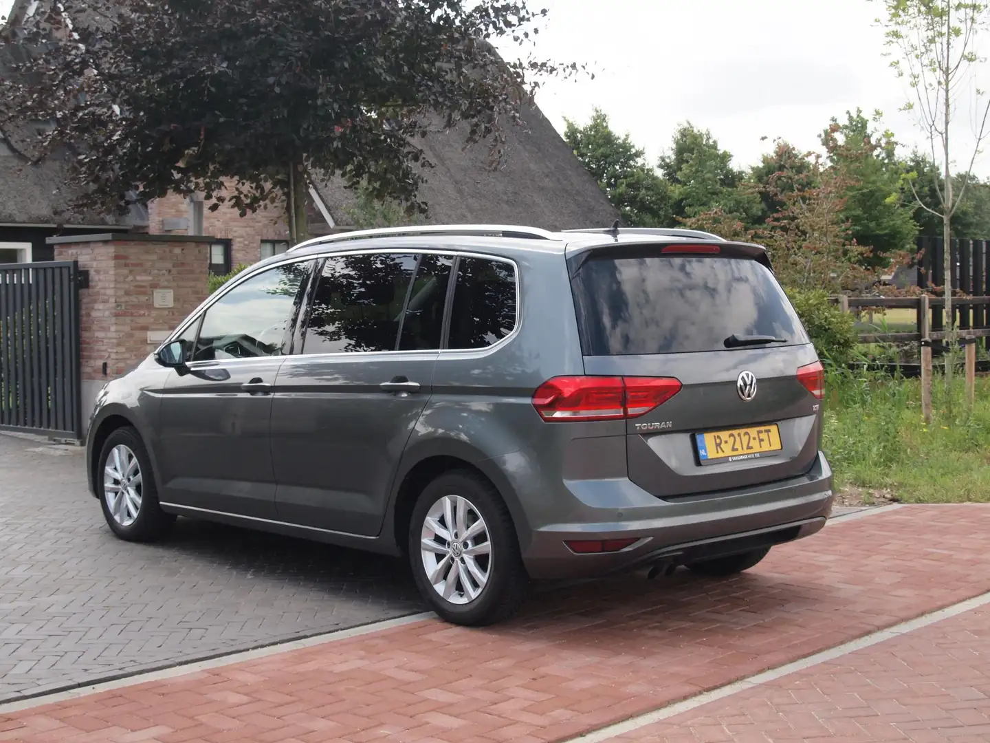 Volkswagen Touran 1.4 TSI Highline 7persoons | Automaat | Trekhaak | Gris - 2