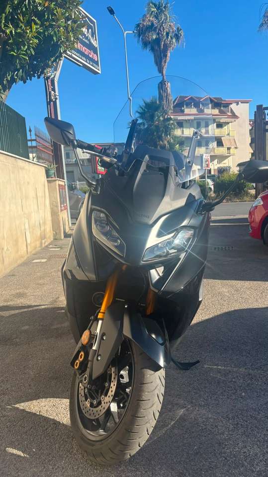 Yamaha TMAX 560