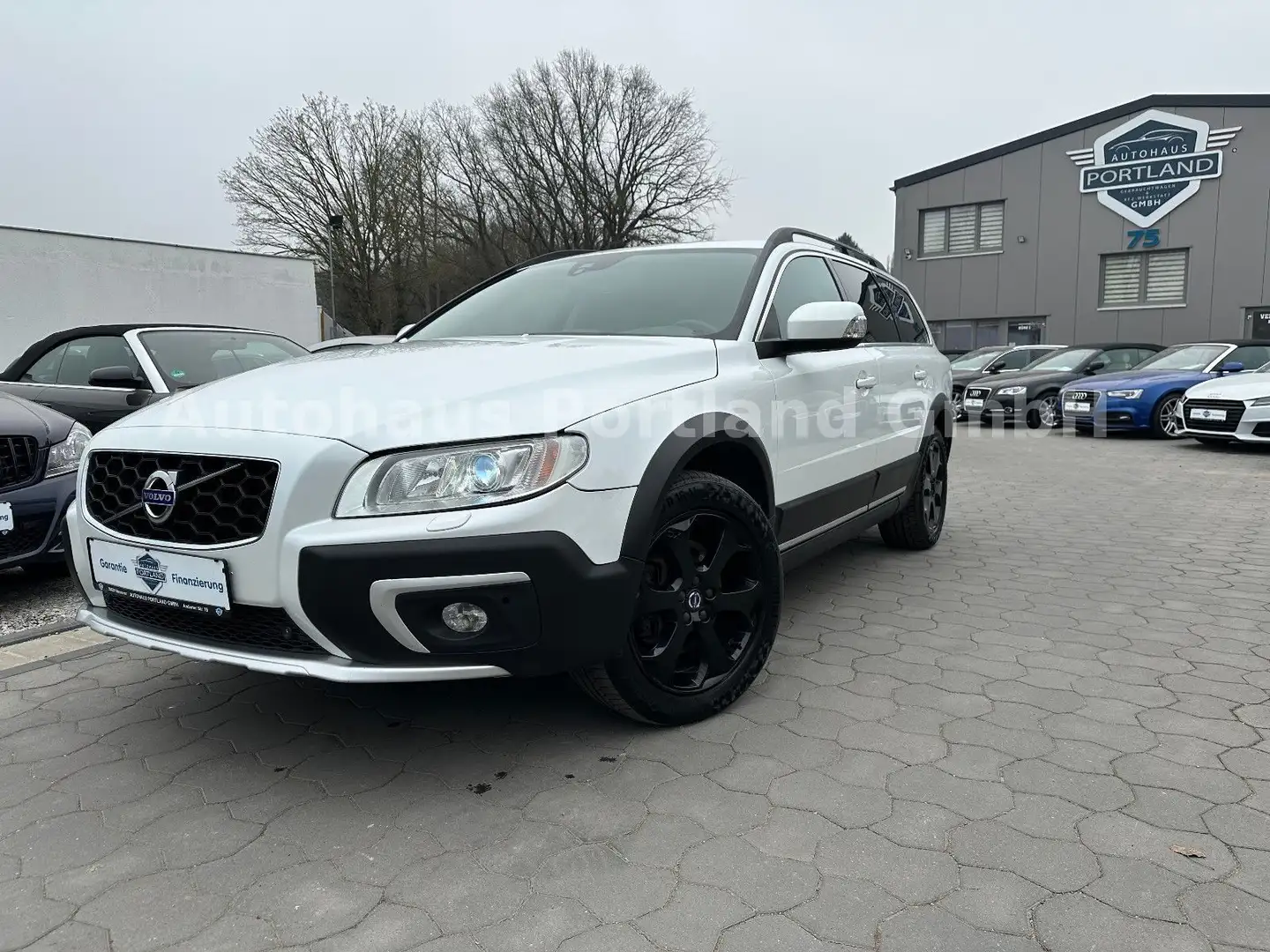 Volvo XC70 Summum AWD 2.4 D5/S-Heft/S-Dach/Keyless/WP Weiß - 1