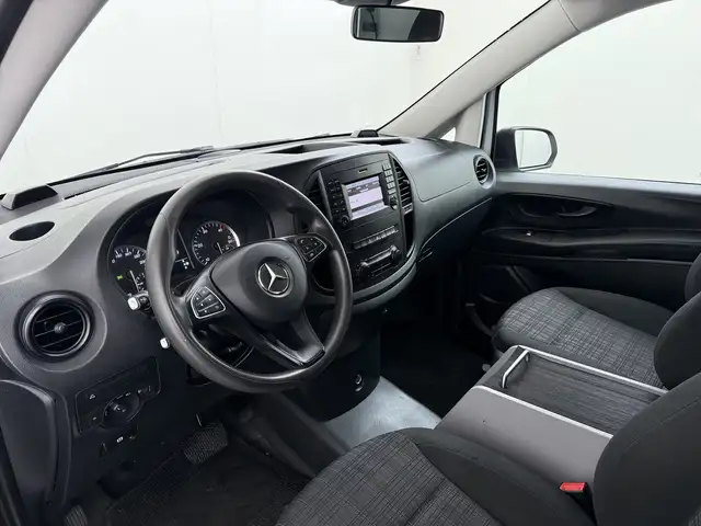 Mercedes-Benz Vito view 3