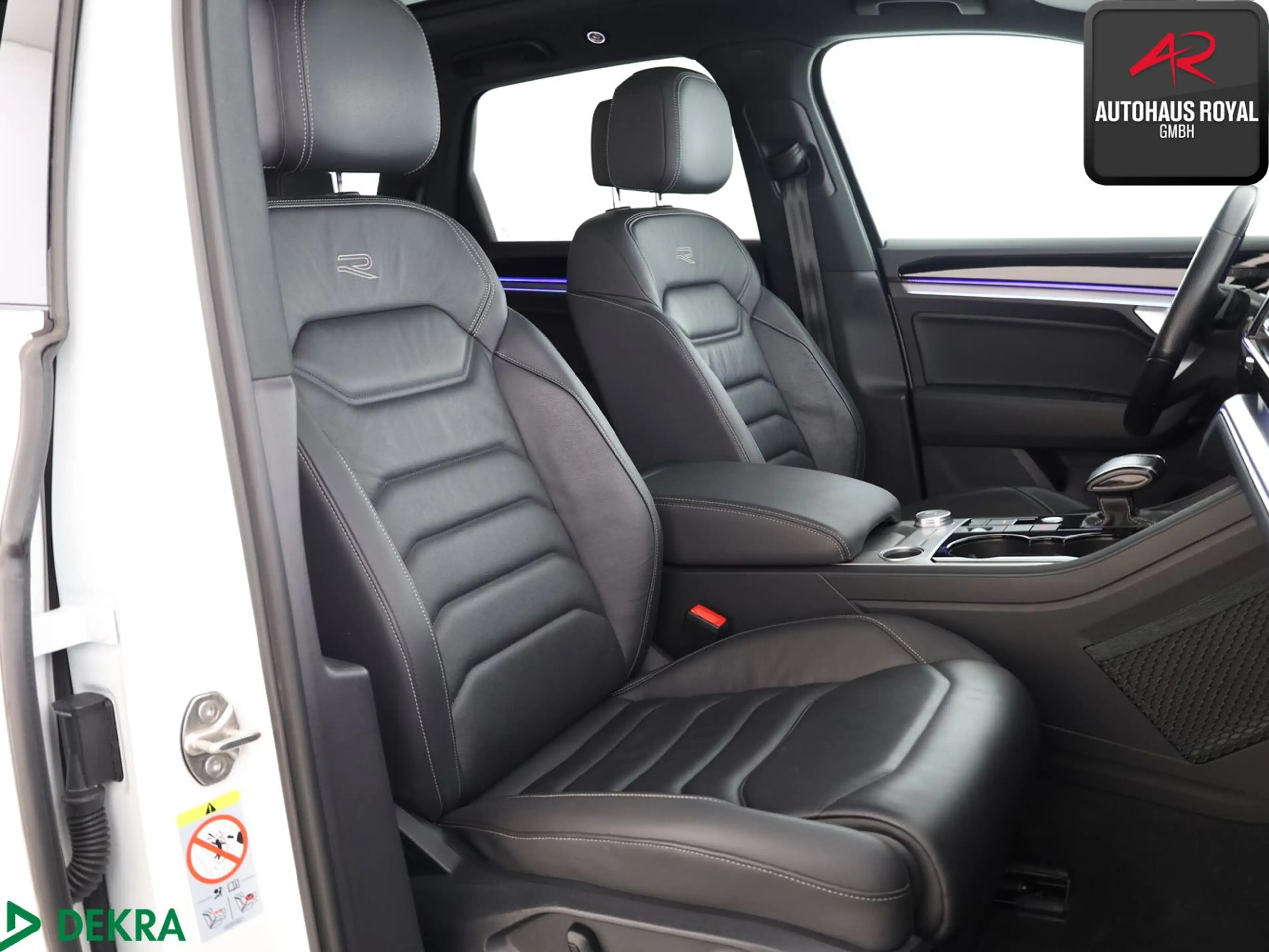 Volkswagen Touareg 3.0 TSI 4M R LINE DYNAUDIO,STANDHZ,360° — photo 12