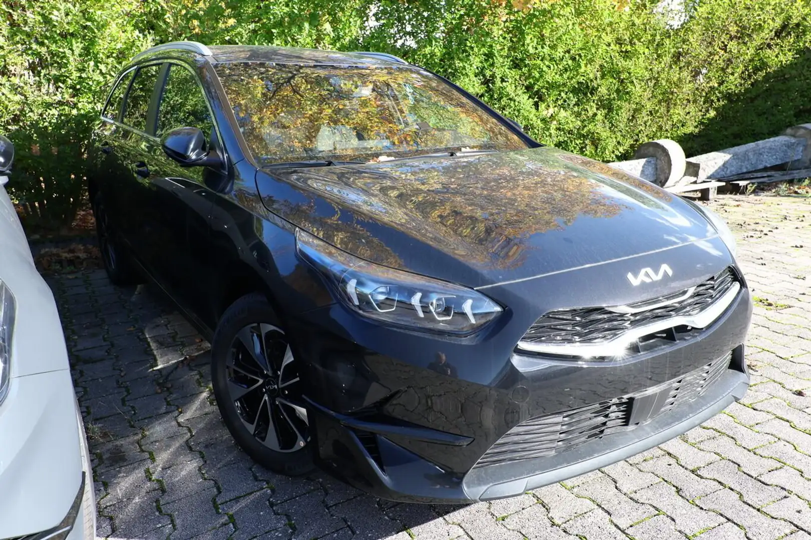 Kia Ceed SW / cee'd SW Sportswagon MHEV DCT JBL ACC SHZ elKlappe Key B... Schwarz - 2