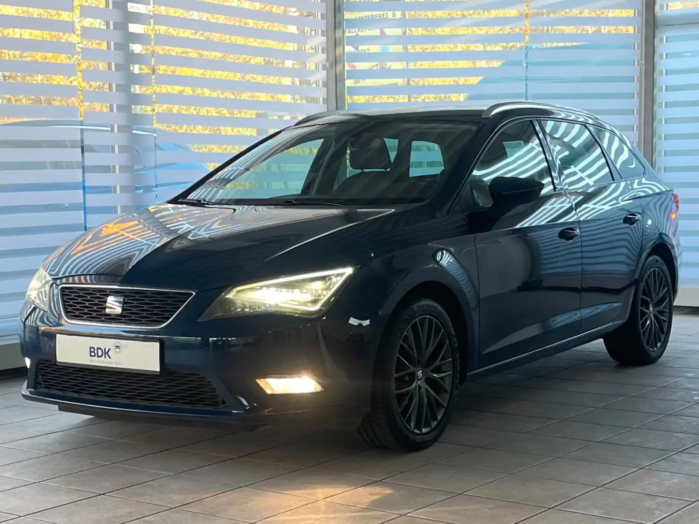 SEAT Leon ST Connect AHK Blau - 1