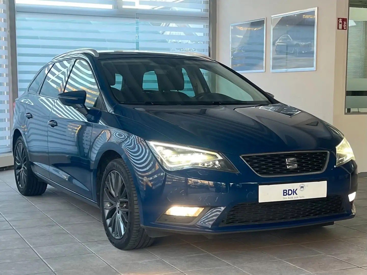 SEAT Leon ST Connect AHK Blau - 2
