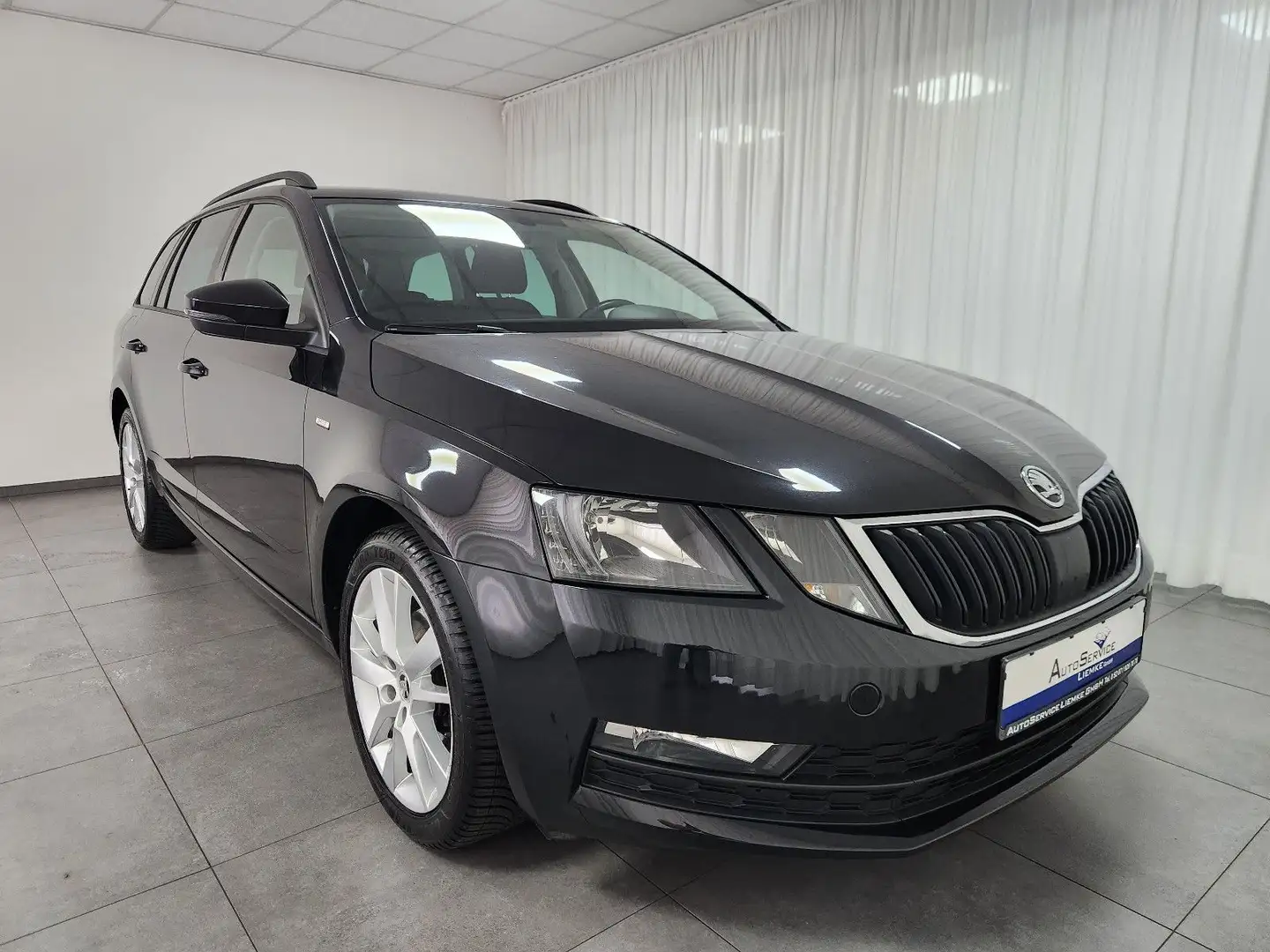 Skoda Octavia Combi DRIVE DSG SHZ CarPlay PDC Tempom. Noir - 1