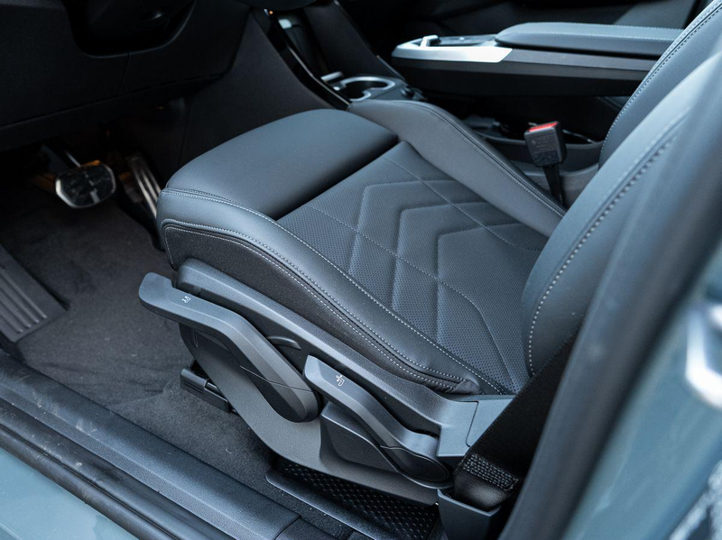 BMW X1 sDrive20d M-Sport 19 PANO ACC AHK aLED HuD — photo 9
