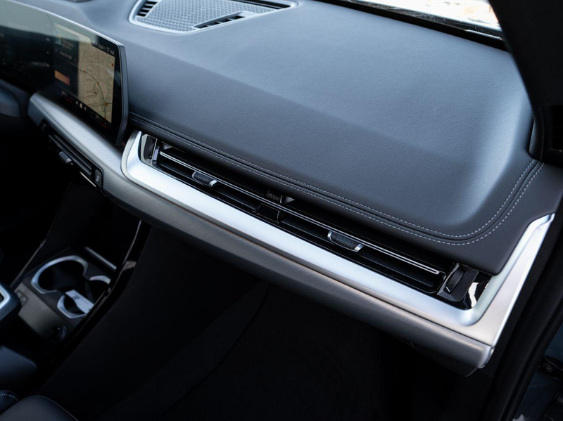 BMW X1 sDrive20d M-Sport 19 PANO ACC AHK aLED HuD — photo 11