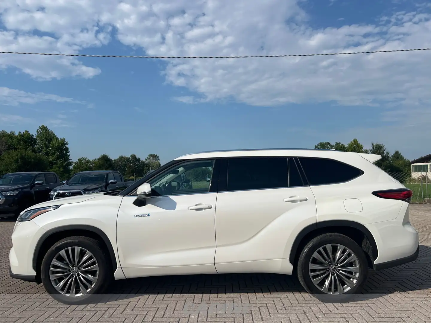Toyota Highlander 2.5h lounge e-cvt Bílá - 2