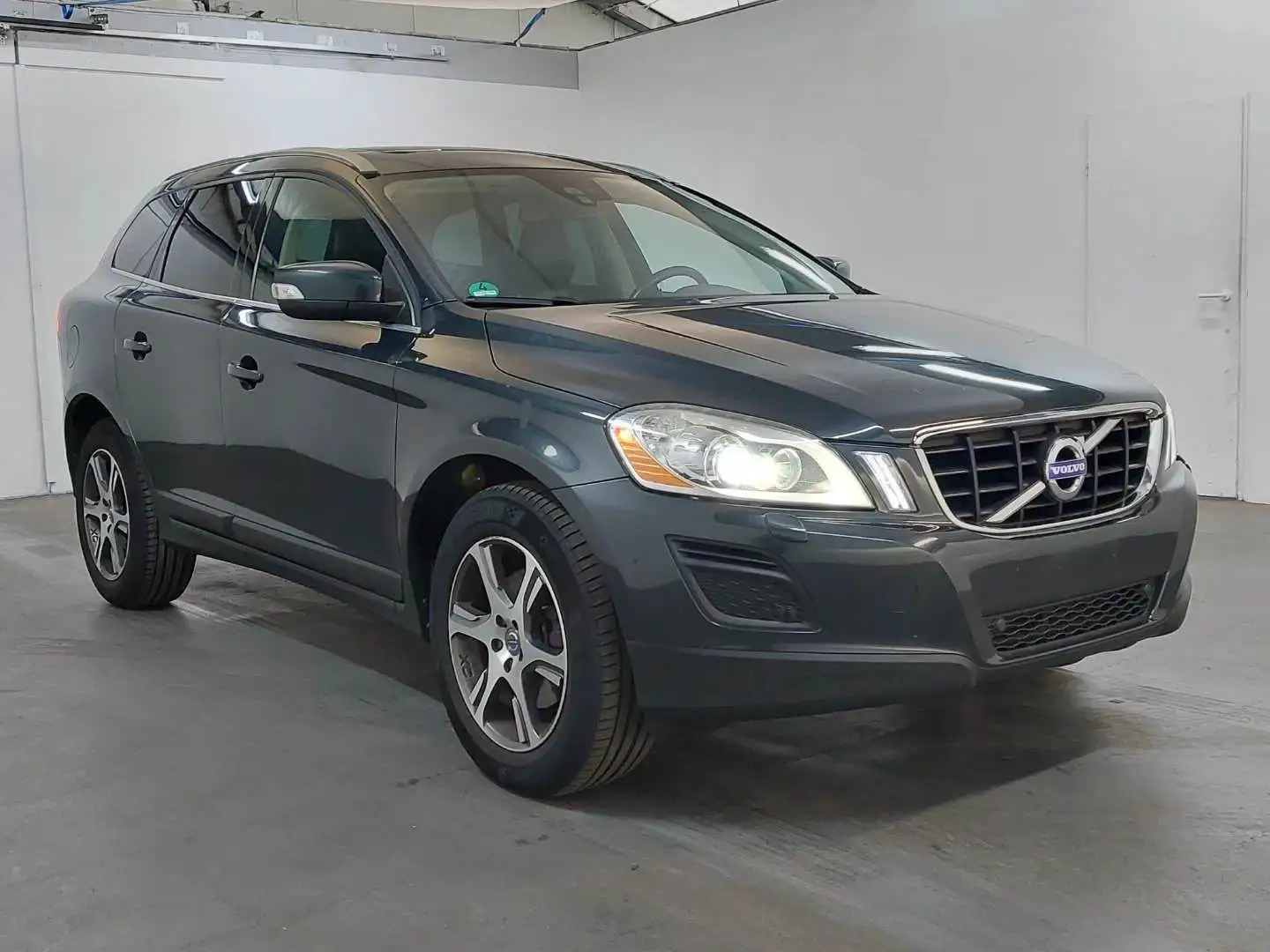 Volvo XC60 Volvo XC60 2,4 D3 AWD Geartronic "Summum" 2.4 Grigio - 1