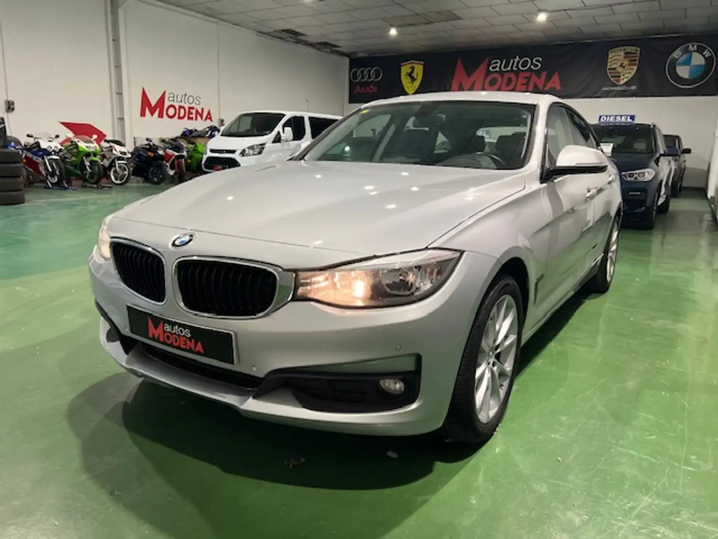 BMW 320 320dA Gran Turismo Luxury Gris - 2