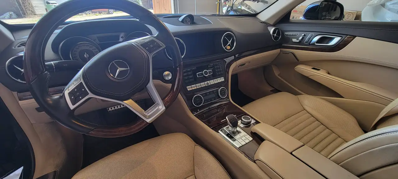 Mercedes-Benz SL снимка Mercedes-Benz SL