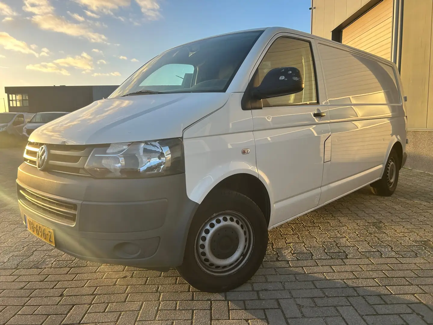 Volkswagen Transporter 2.0 TDI L2H1 AIRCO CRUISE Weiß - 2